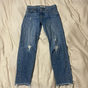 Levi’s Distressed Button Fly Wedgie Jeans W28